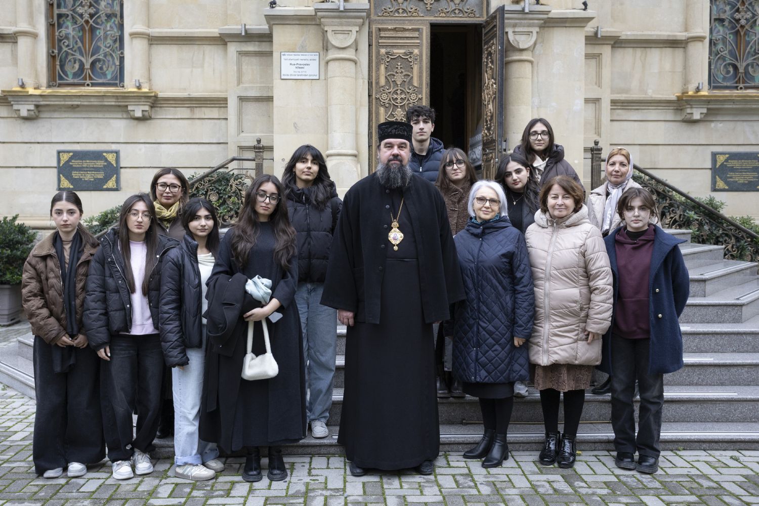 Arxiyerey məktəblilərlə görüşüb