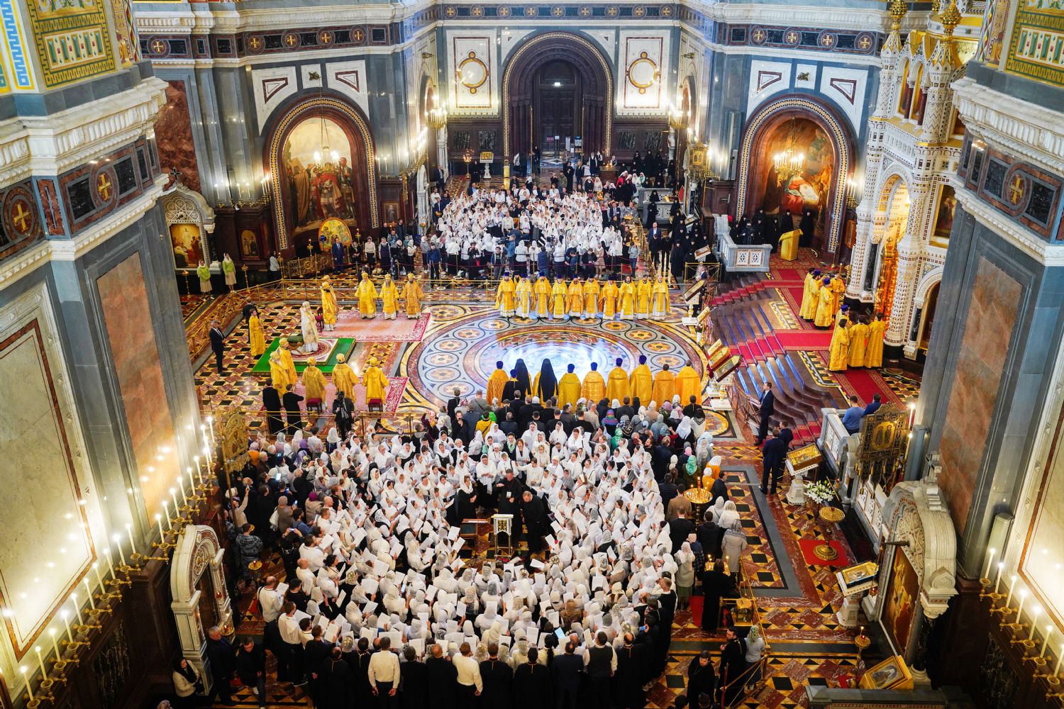 Regent və İfaçıları III Beynəlxalq Qurultayın nümayəndələri Patriarxal liturgiyada iştirak ediblər