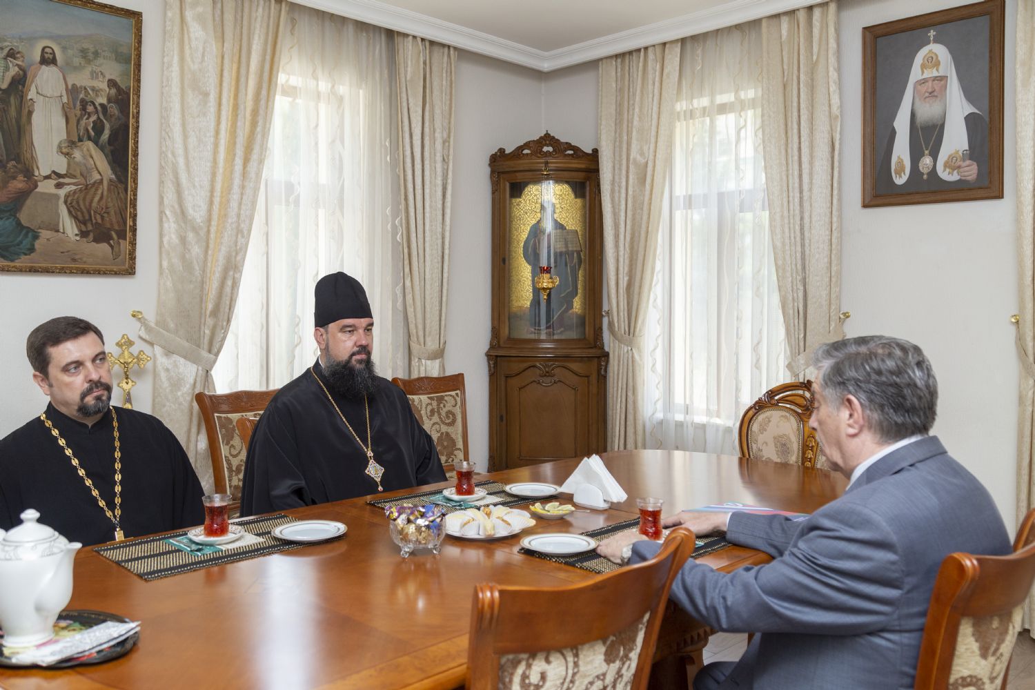 Yepiskop Aleksiy Azərbaycanın Rus İcmasının sədri Mixail Zabelin ilə görüşüb