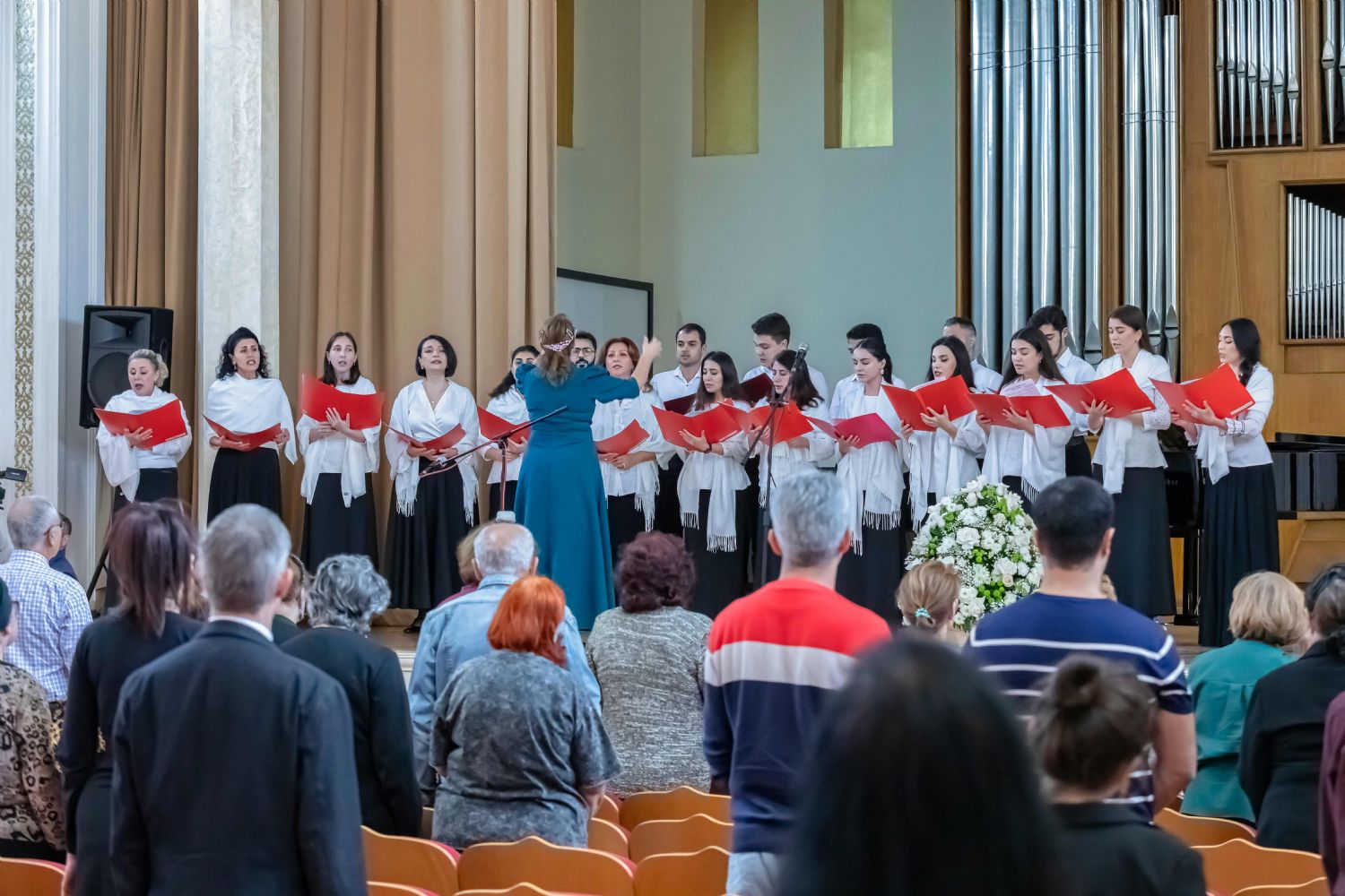 Kilsə xoru musiqi layihəsinin təqdimatında iştirak edib