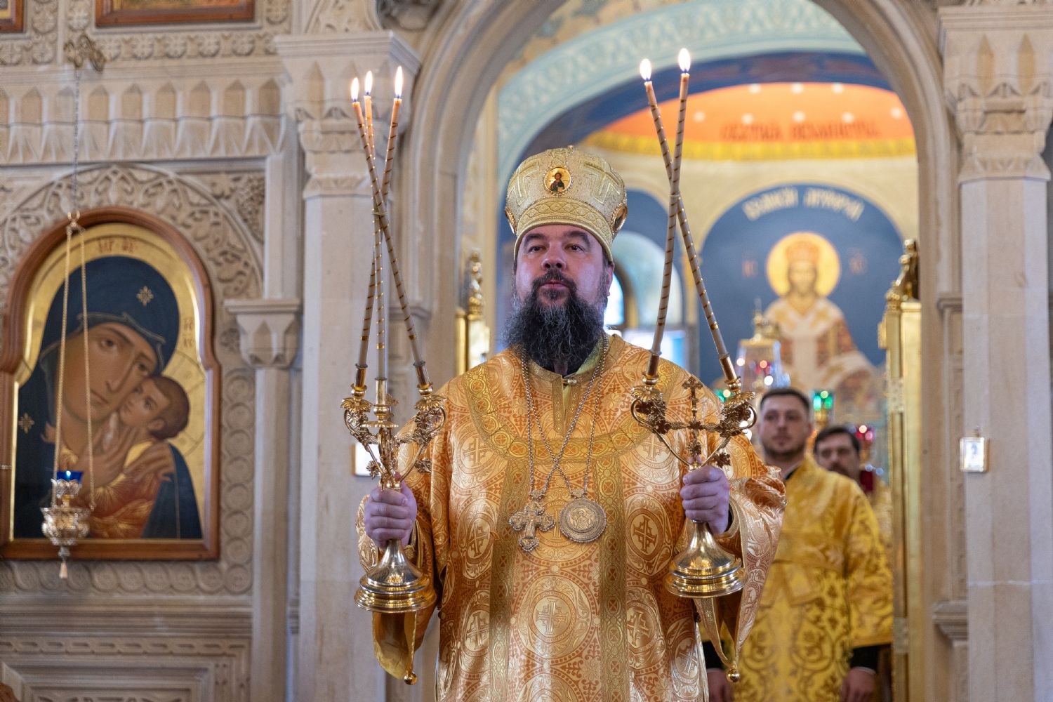Arxiyerey kafedral kilsəsində İlahi Liturgiya keçirib