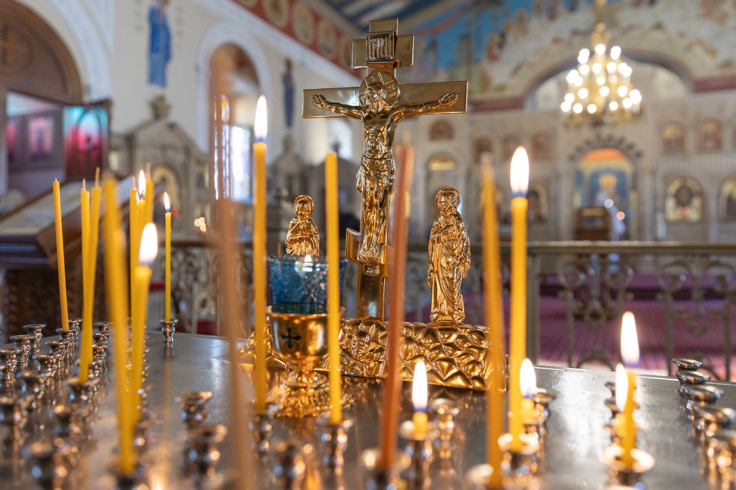 Müqəddəs Dmitriy Valideyn Şənbəsində yepiskop Aleksiy mərhumlar üçün dua mərasimləri keçirib