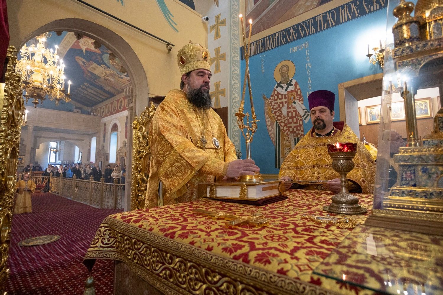 Yepiskop Aleksiy kafedral kilsəsində İlahi Liturgiya keçirib