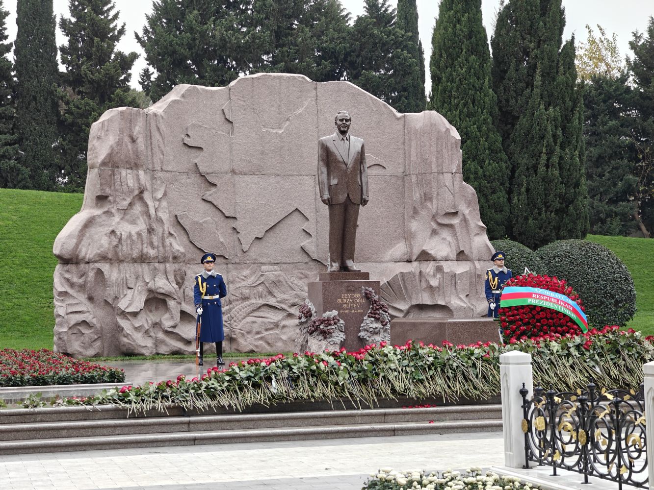 12 dekabr Heydər Əliyevin vəfatının 22-ci ildönümüdür