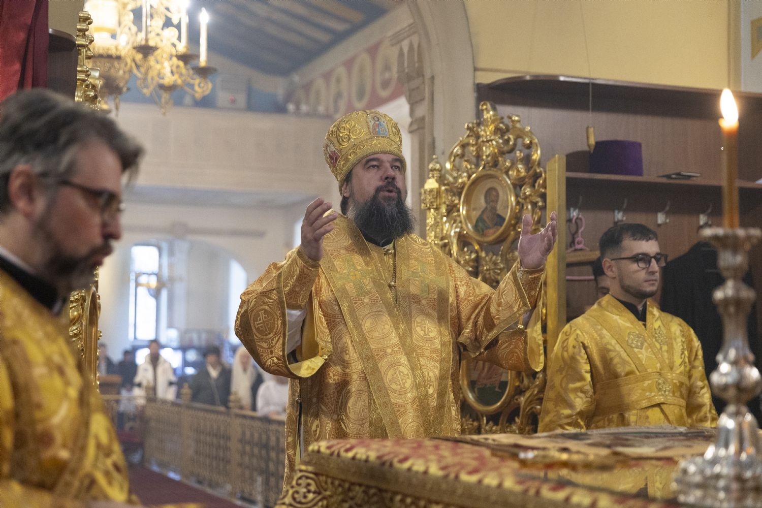 Yepiskop Aleksiy kafedral kilsəsində İlahi Liturgiya keçirib