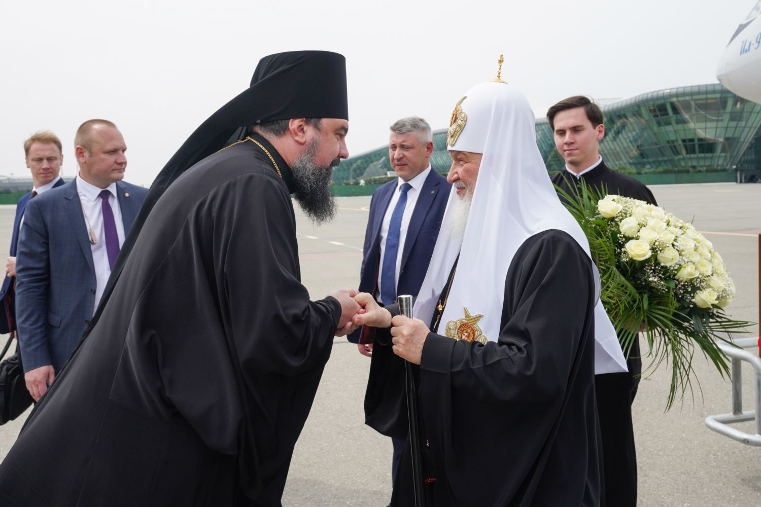 Patriarx Kirill Müqəddəsləri Bakıya gəlib