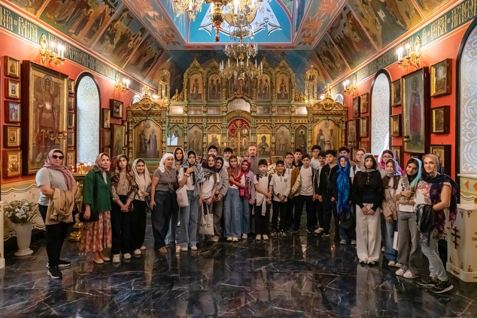 Bakı Avropa Liseyinin şagirdləri Bakı şəhəri Ali-Mələk Mikayıl kilsəsini ziyarət ediblər