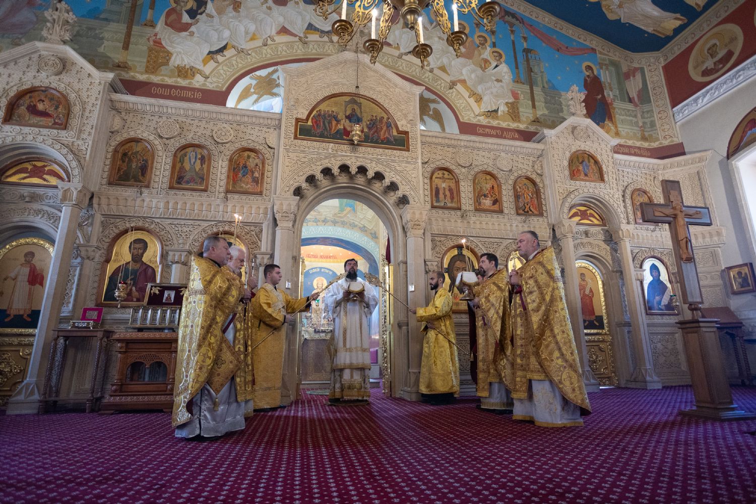 Yepiskop Aleksiy kafedral kilsəsində İlahi Liturgiya keçirib