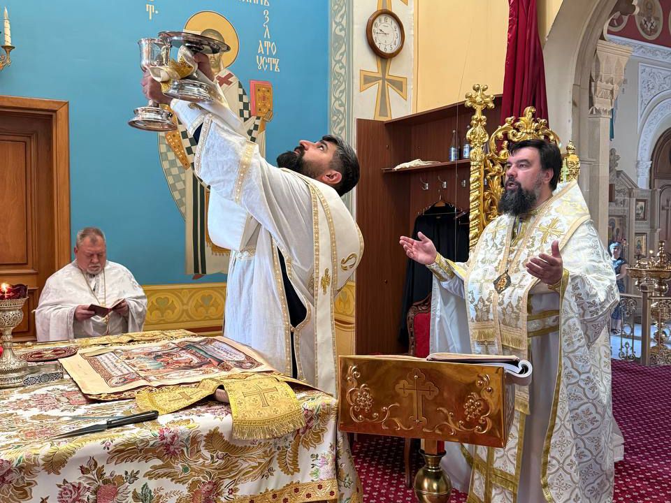 Yepiskop Aleksiy kafedral kilsəsində İlahi Liturgiya keçirib