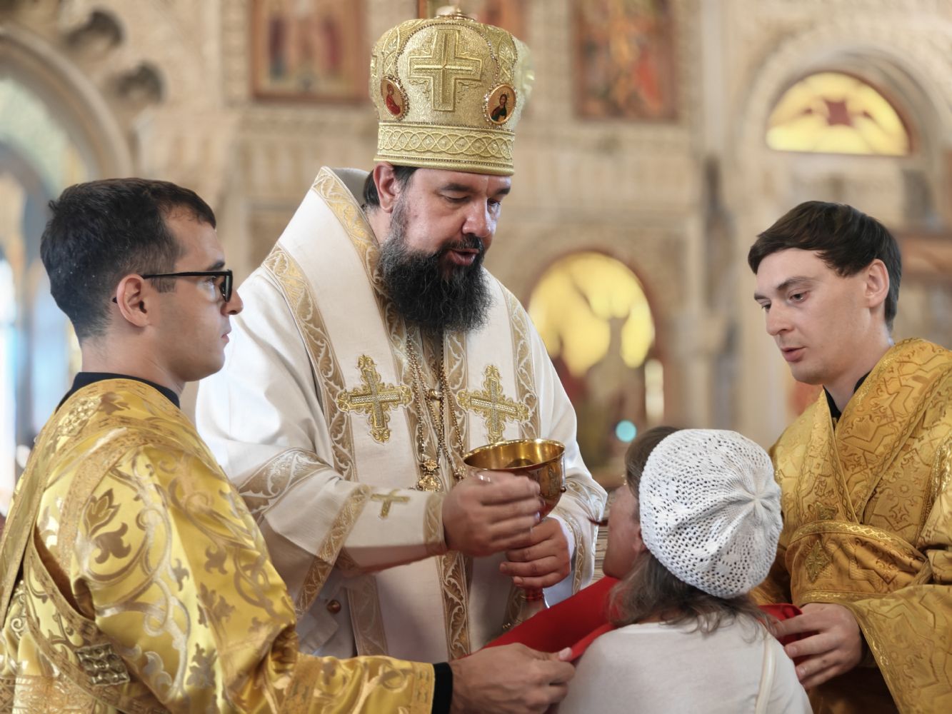 Arxiyerey kafedral kilsəsində İlahi Liturgiya keçirib