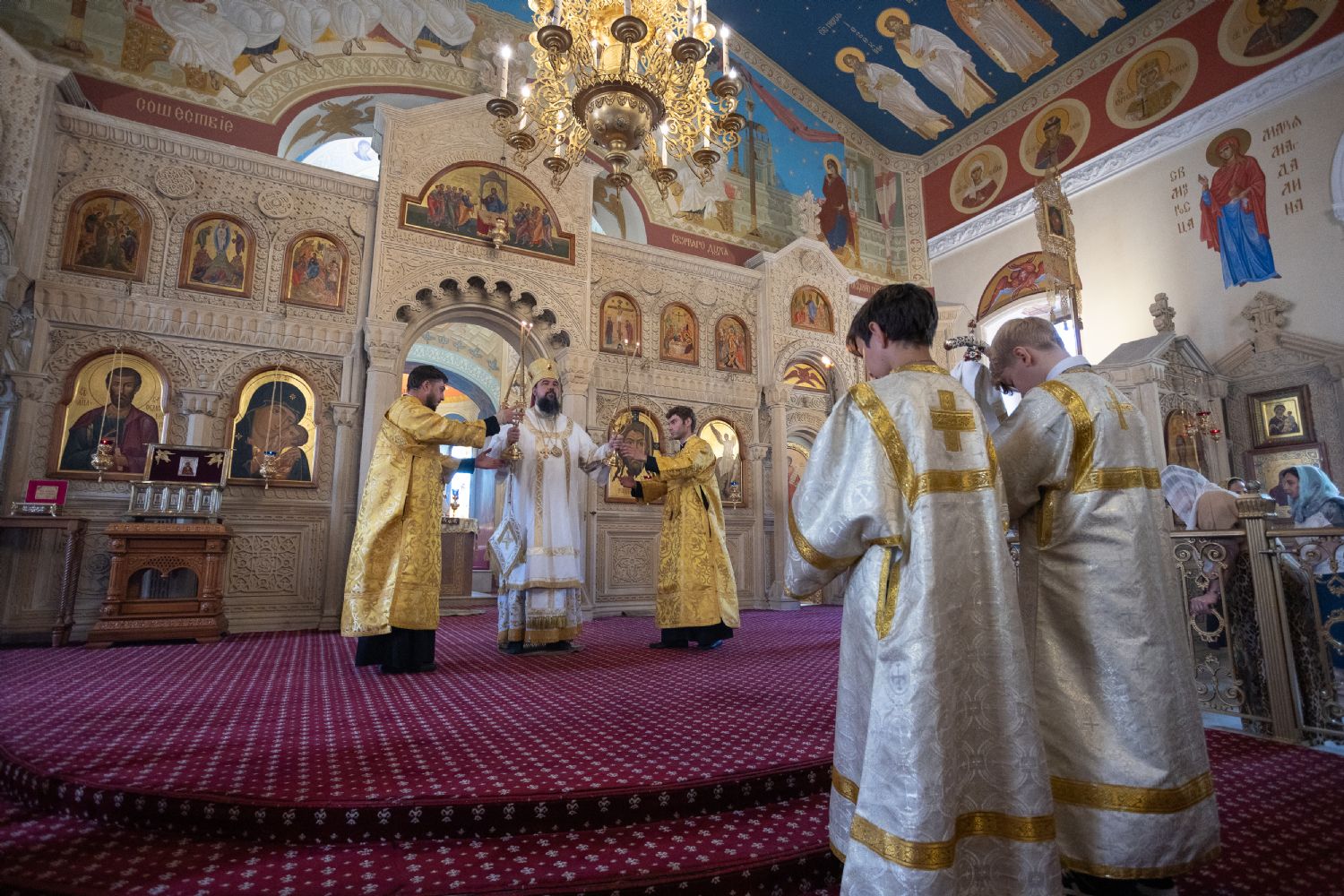 Arxiyerey kafedral kilsəsində İlahi Liturgiya keçirib