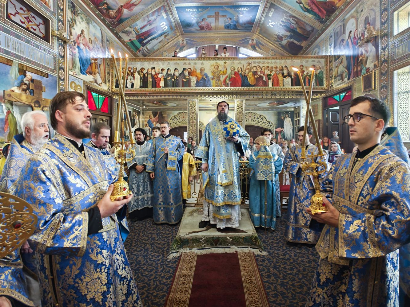 Yepiskop Aleksiy Bakı şəhəri Allahın Əqdəs Validəsinin Mövludu kilsəsində İlahi Liturgiya keçirib