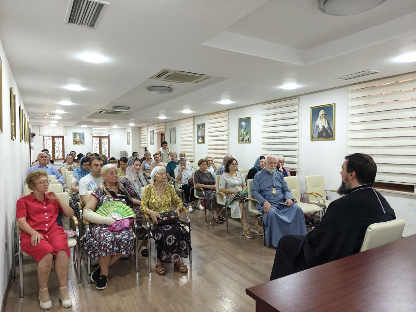 Arxiyerey imanlılarla görüşüb