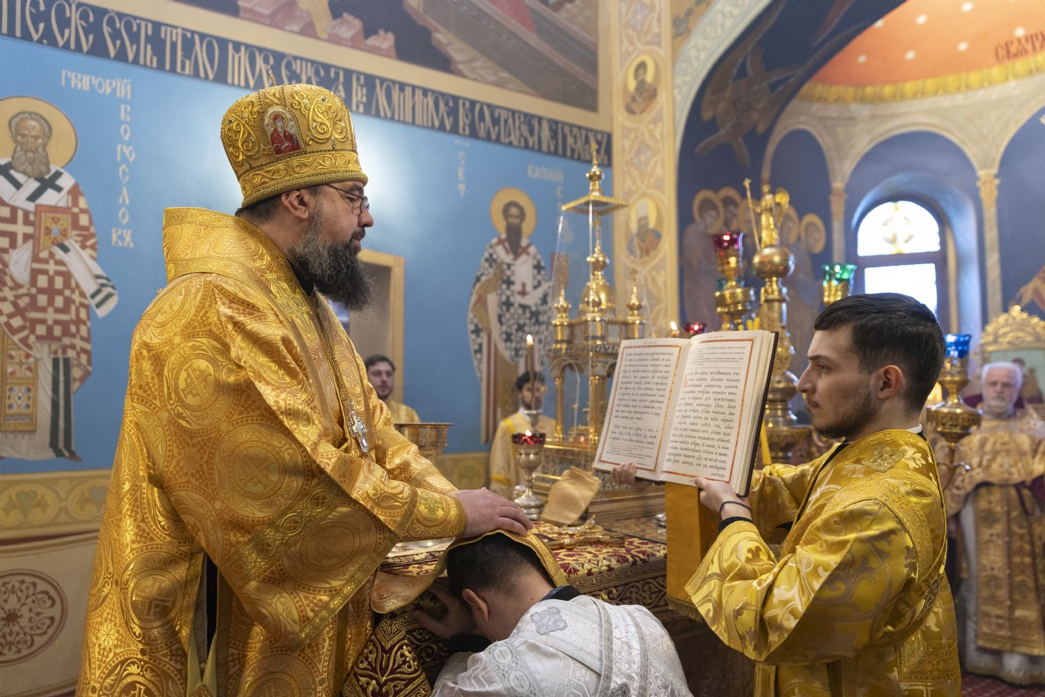 Yepiskop Aleksiy kafedral kilsəsində diakon xirotoniyası keçirib