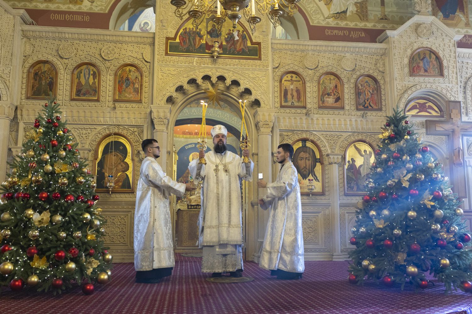 Milad Ərəfəsi yepiskopu Aleksiy kafedral kilsəsində İlahi Liturgiya keçirib
