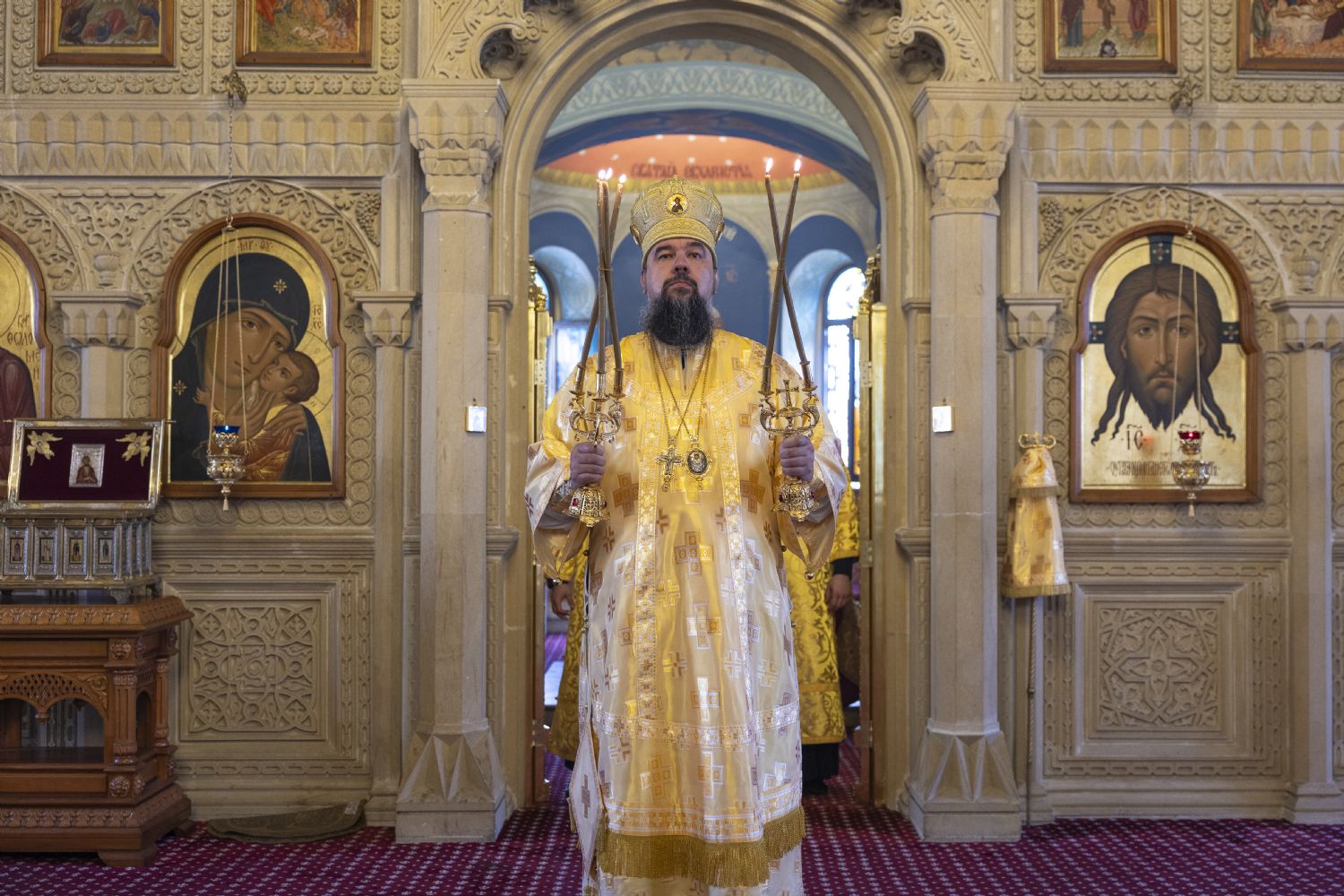 Yepiskop Aleksiy kafedral kilsəsində İlahi Liturgiya keçirib
