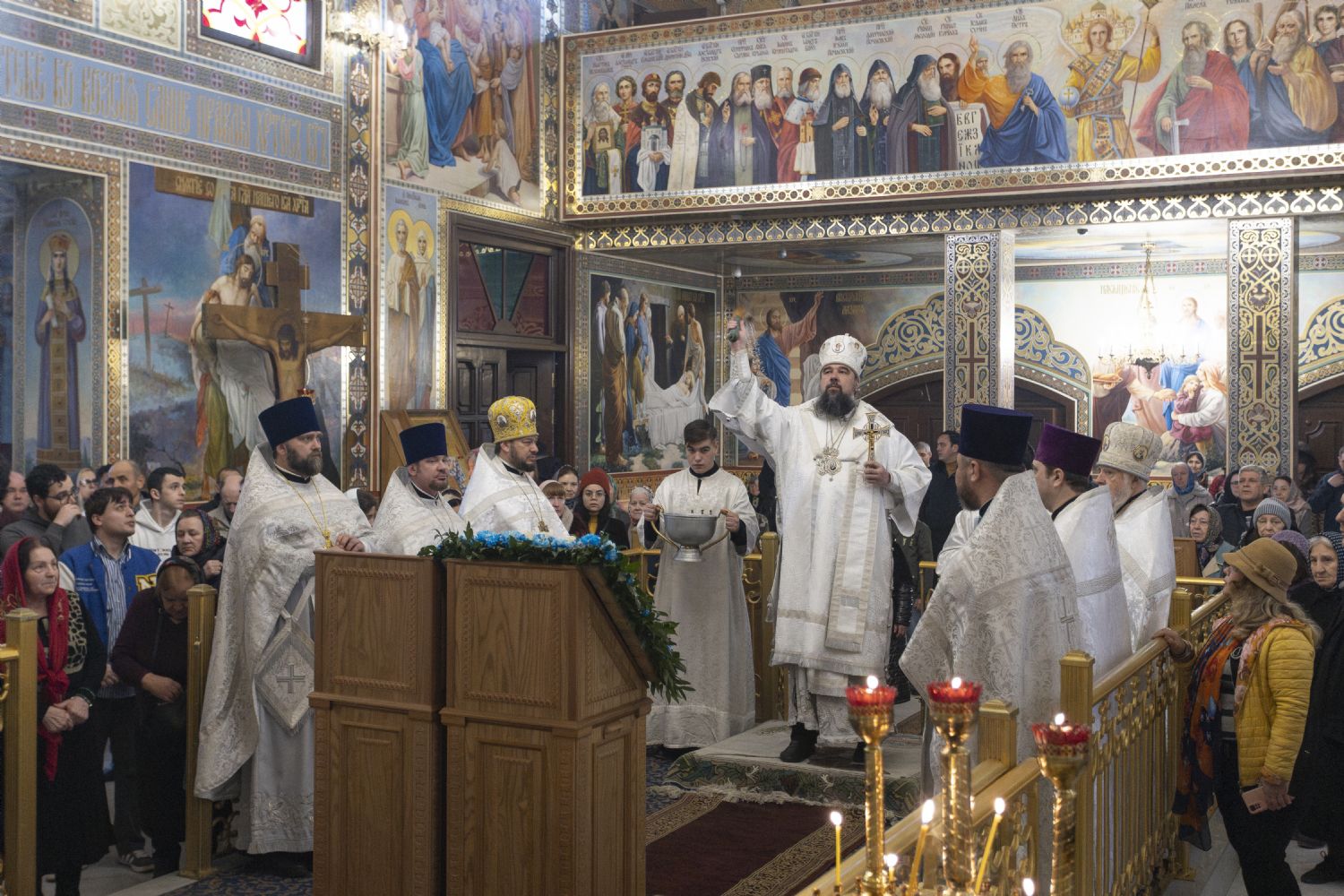 Yepiskop Aleksiy Bakı şəhəri Allahın Əqdəs Validəsinin Mövludu kilsəsinin böyük təqdisi Ayinini keçirib