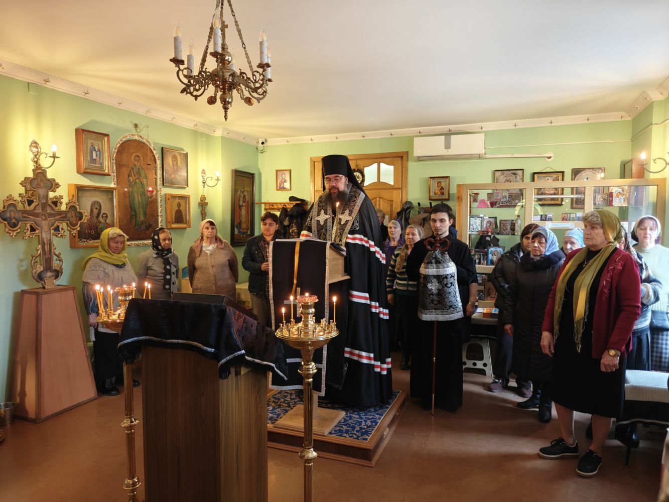 Yepiskop Aleksiy Müqəddəs Sumqayıt şəhəri Sarovlu Serafim kilsəsində ibadət keçirdi