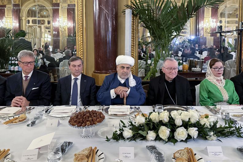 Yepiskop Aleksiy Romada Qafqaz Müsəlmanları İdarəsinin təşəbbüsü ilə keçirilən iftarda iştirak edib