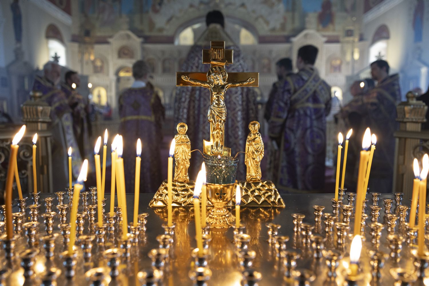 Böyük Orucun üçüncü anım şənbəsində yepiskop Aleksiy kafedral kilsədə mərhumlar üçün ibadət keçirib
