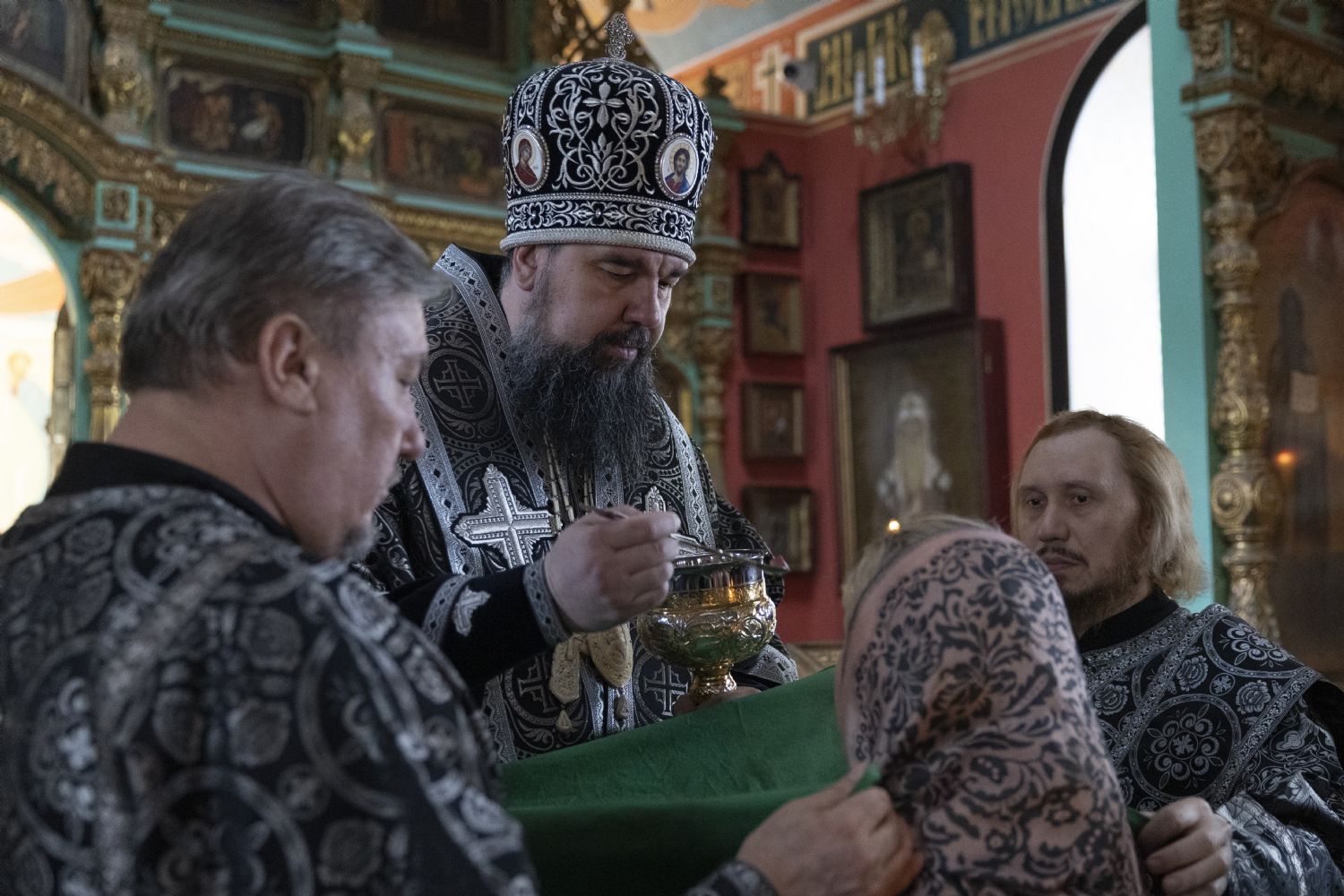 Yepiskop Aleksiy Ali-Mələk Mikayıl kilsədə Öncədən Təqdis olunmuş Ənamlar Liturgiyasını keçirib