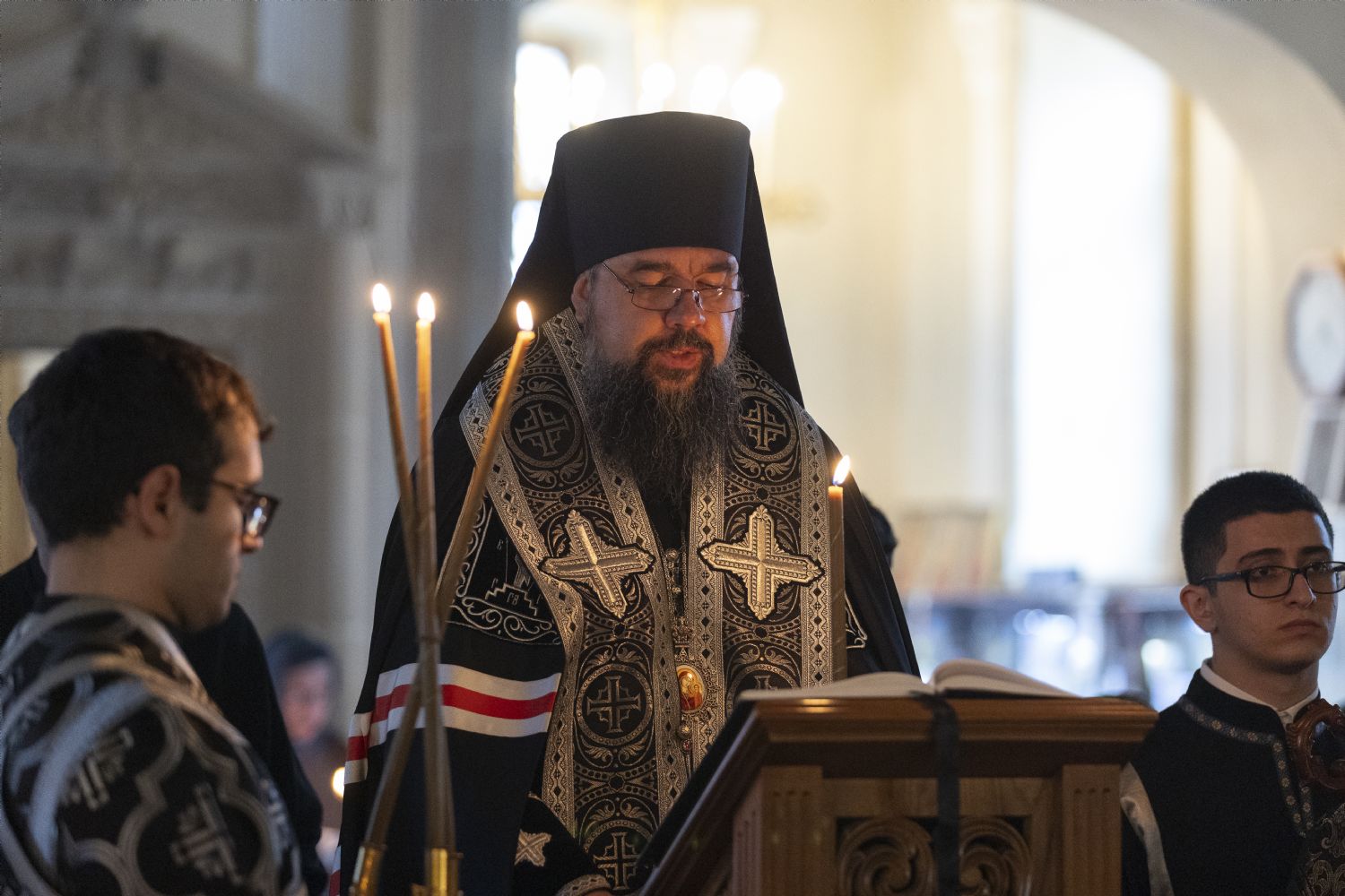 Yepiskop Aleksiy müqəddəs Kritli Andreyin Böyük Tövbə Kanonunun oxunması ilə Səhər ibadəti keçirib