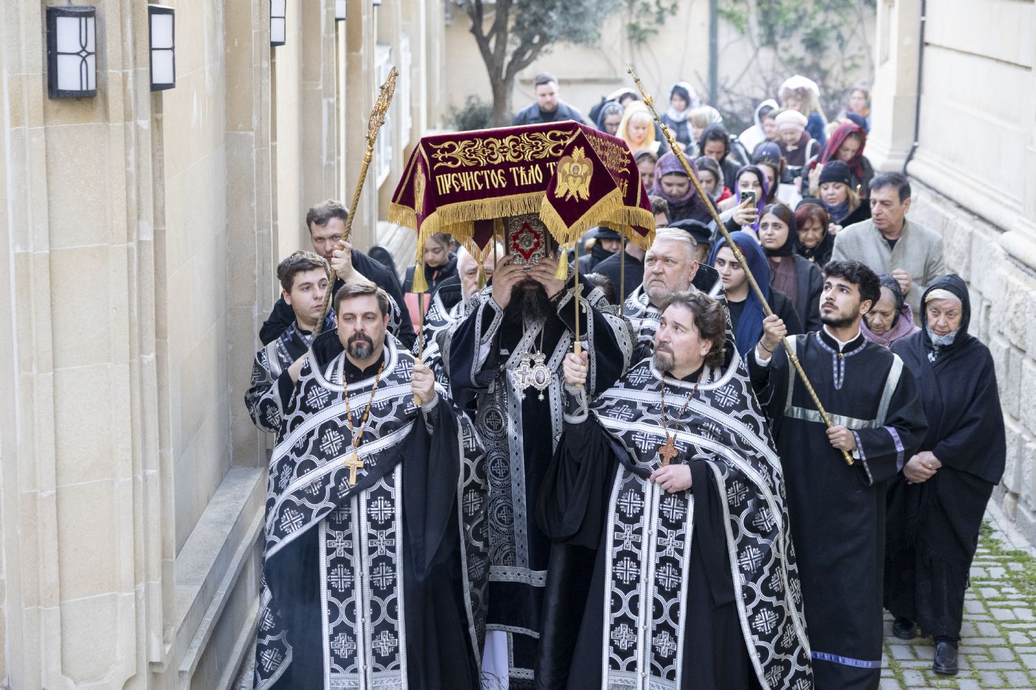 Yepiskop Aleksiy kafedral kilsəsində Böyuk şənbə günün səhər ibadətini keçirib