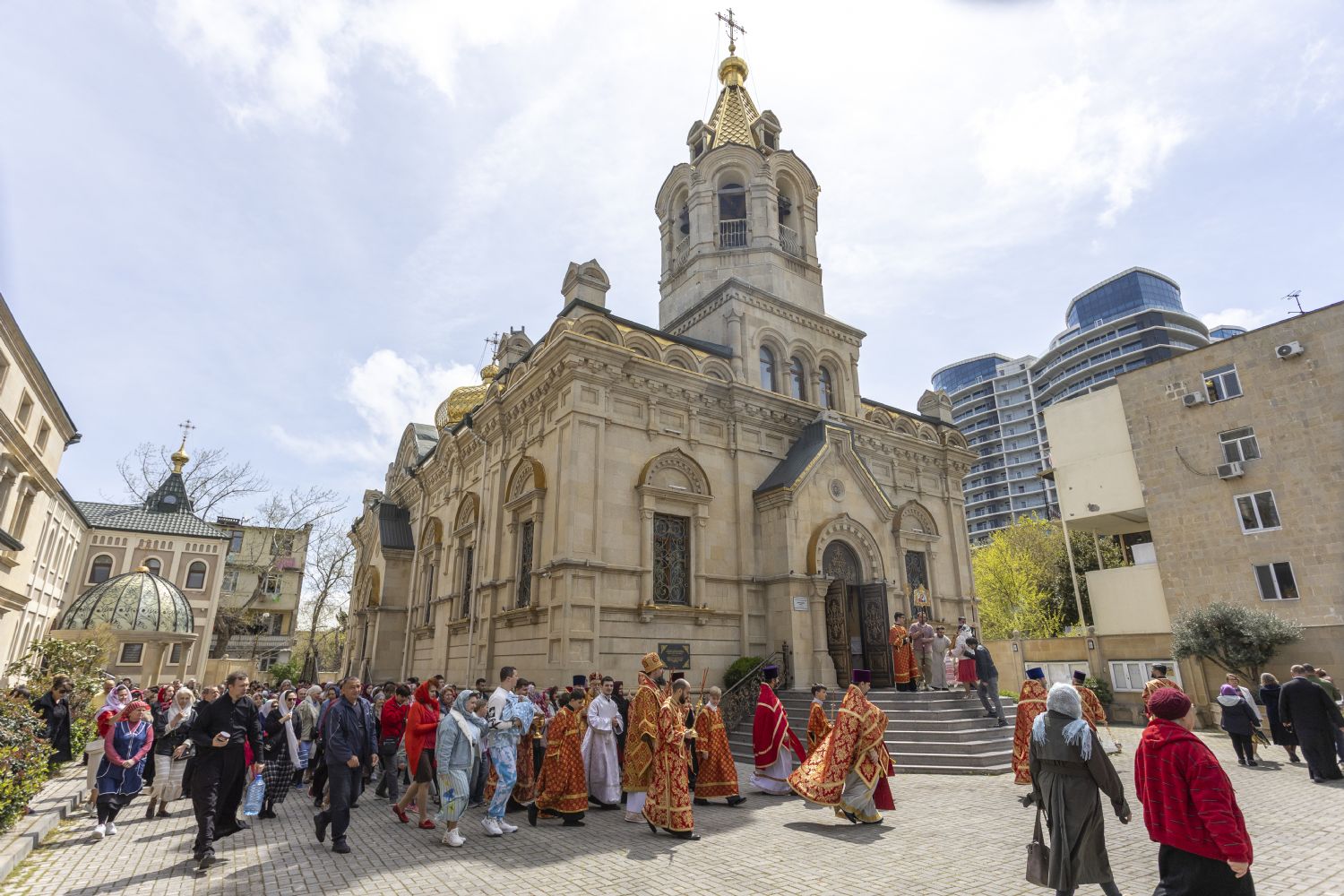 Bakının kafedral kilsəsində taxt-tac bayramı keçirilib