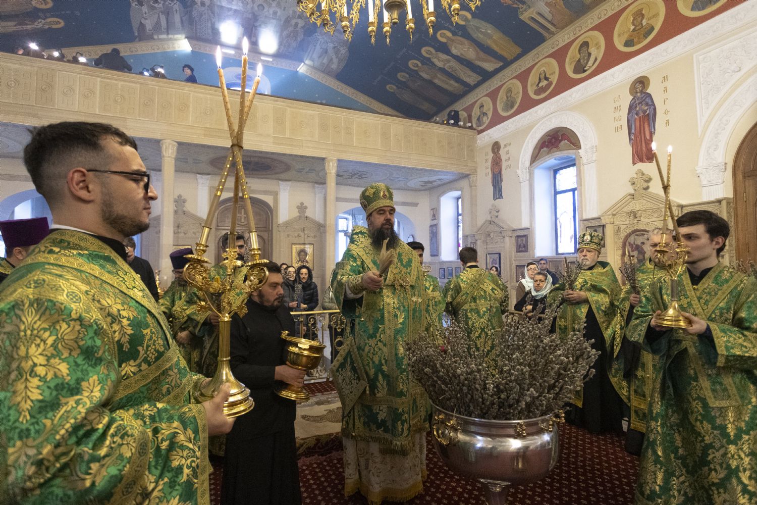 Rəbbin Yerusəlimə Girişini bayramın ərəfəsində yepiskop Aleksiy kafedral kilsəsində gecəboyu ibadətini keçirib