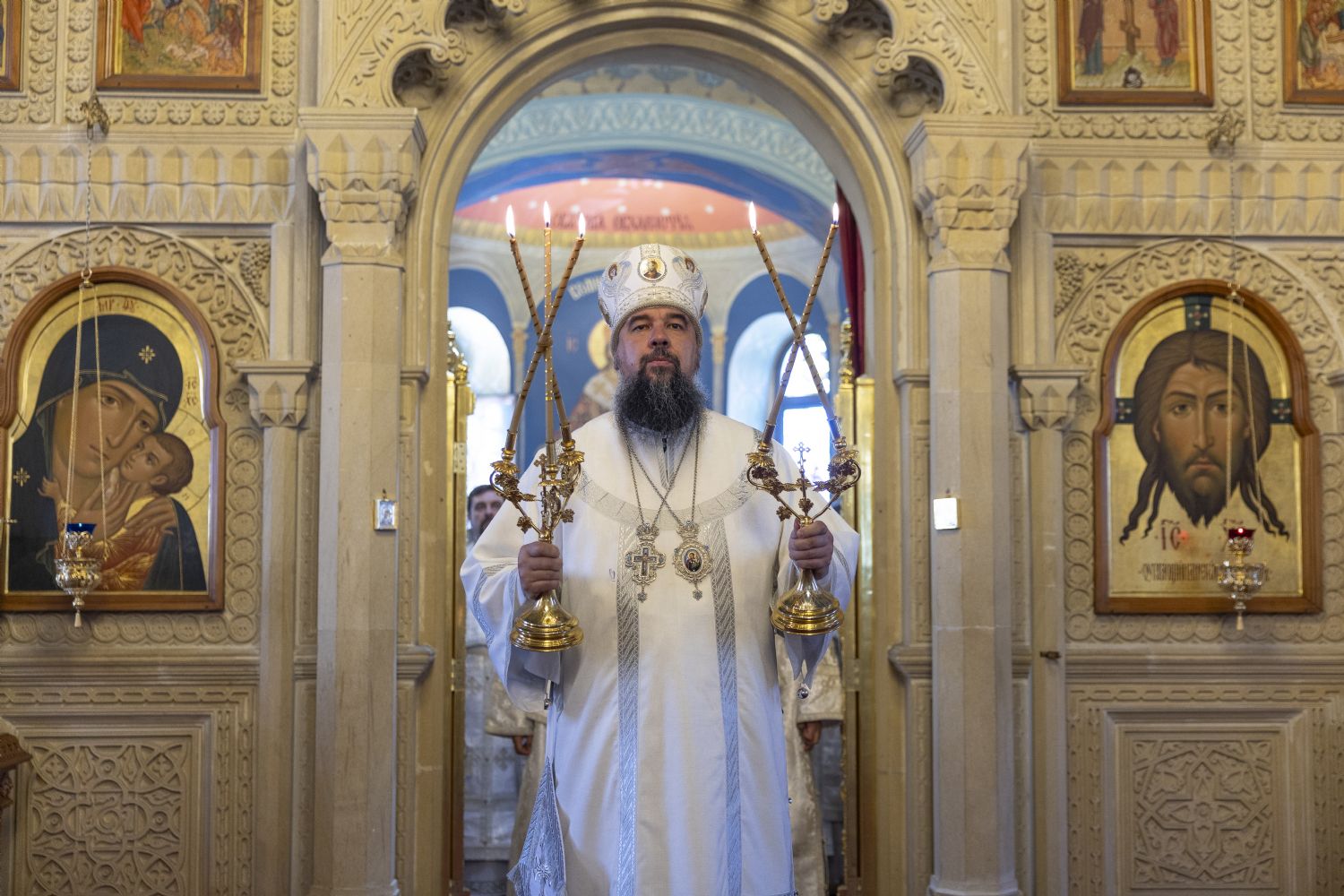 Yepiskop Aleksiy kafedral kilsəsində İlahi Liturgiya keçirib
