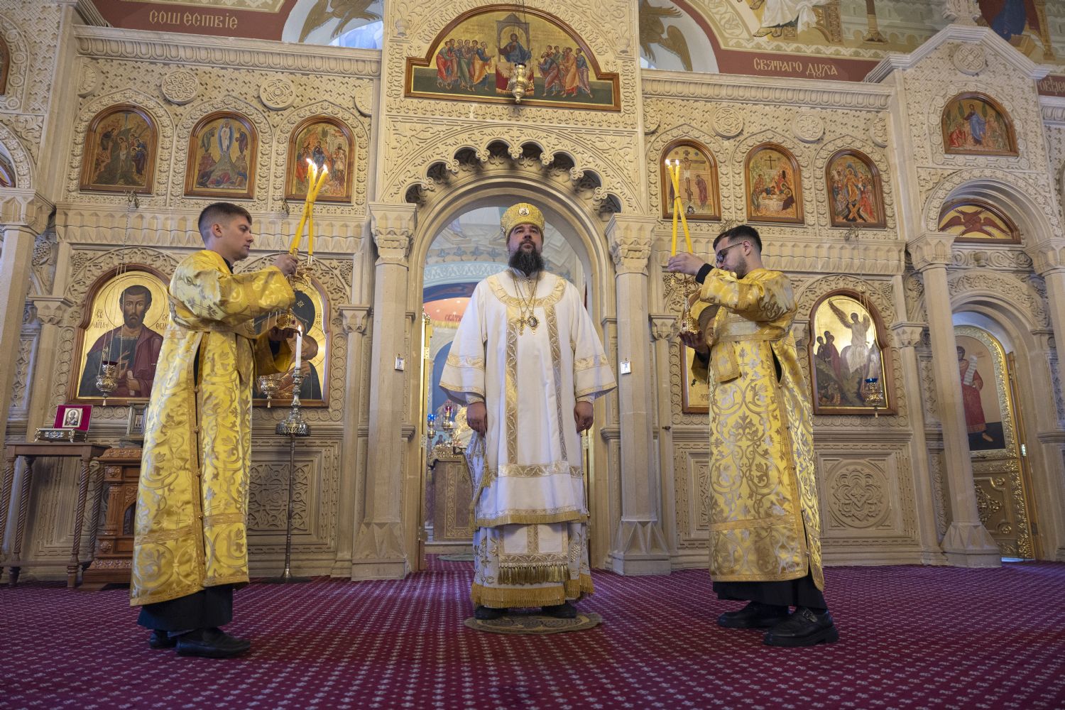 Arxiyerey kafedral kilsəsində İlahi Liturgiya keçirib