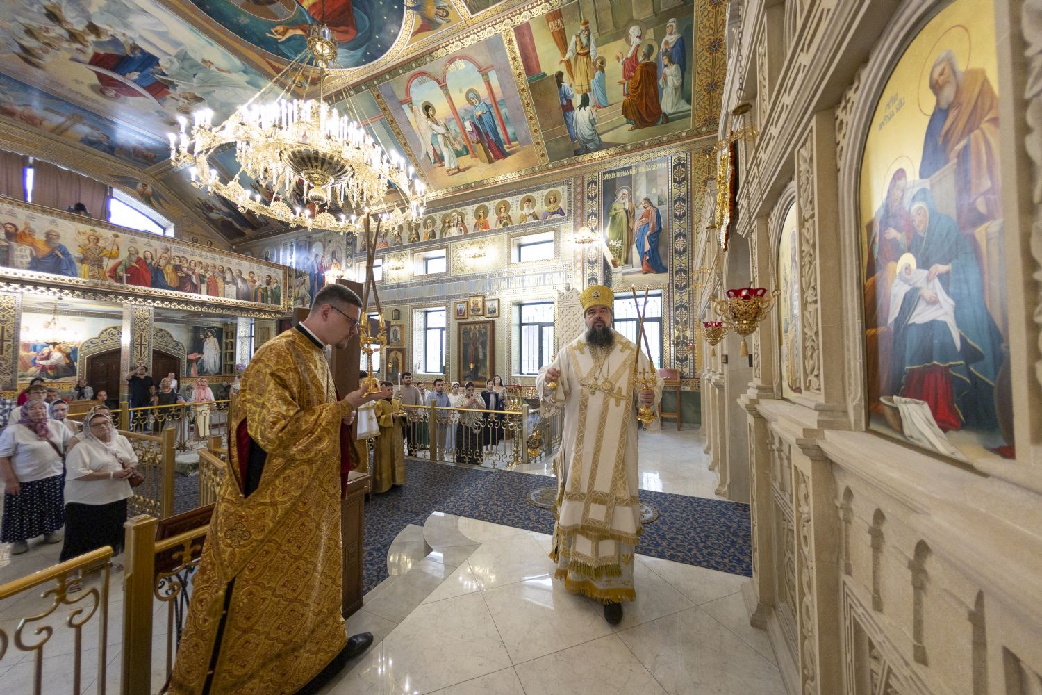 Yepiskop Aleksiy Bakı şəhəri Allahın Əqdəs Validəsinin Mövludu kilsəsində İlahi Liturgiya keçirib