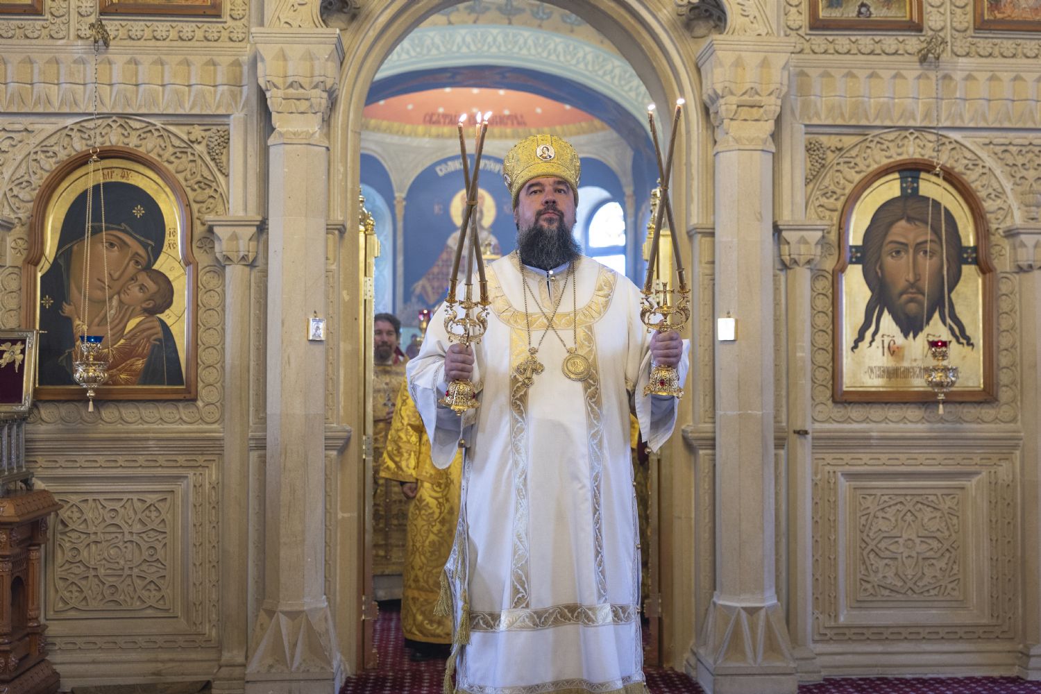Yepiskop Aleksiy kafedral kilsəsində İlahi Liturgiya keçirib