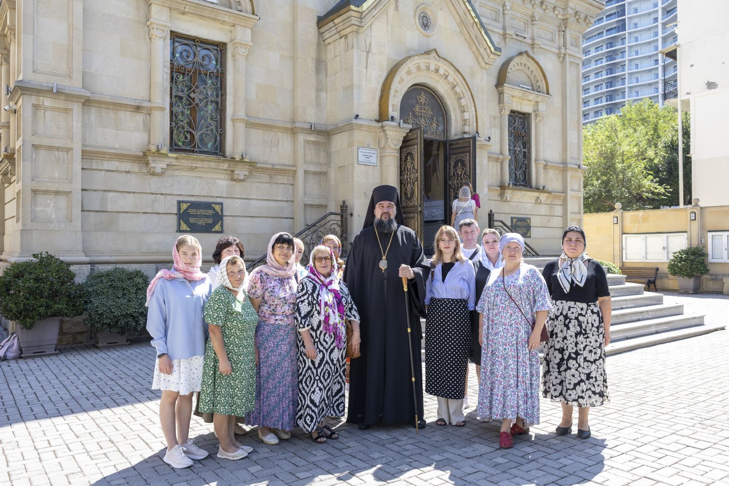 Yepiskop Aleksi Tutayevdən gələn zəvvarlarla görüşüb